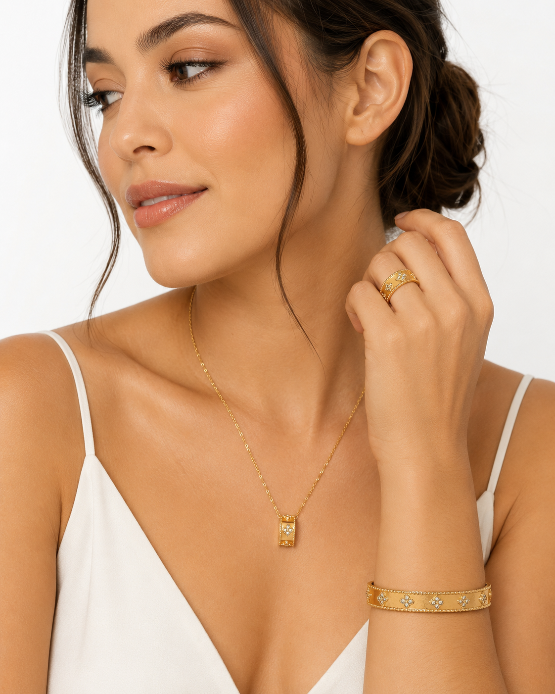 Luxe Clover Perlee Jewelry Set: Necklace, Bracelet, and Ring