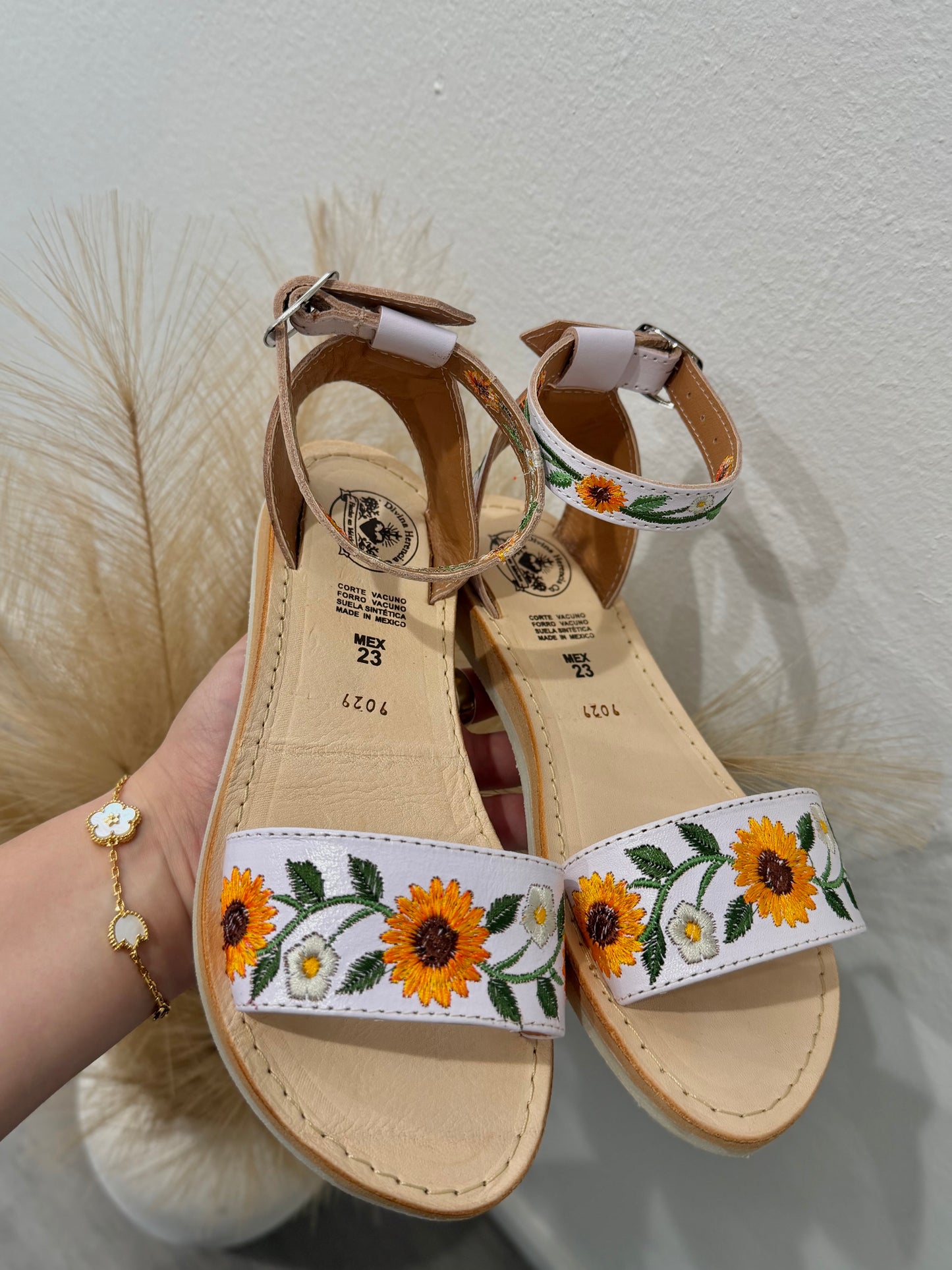 Sunflower Girasol Embroidery White Leather Ankle Strap Huaraches