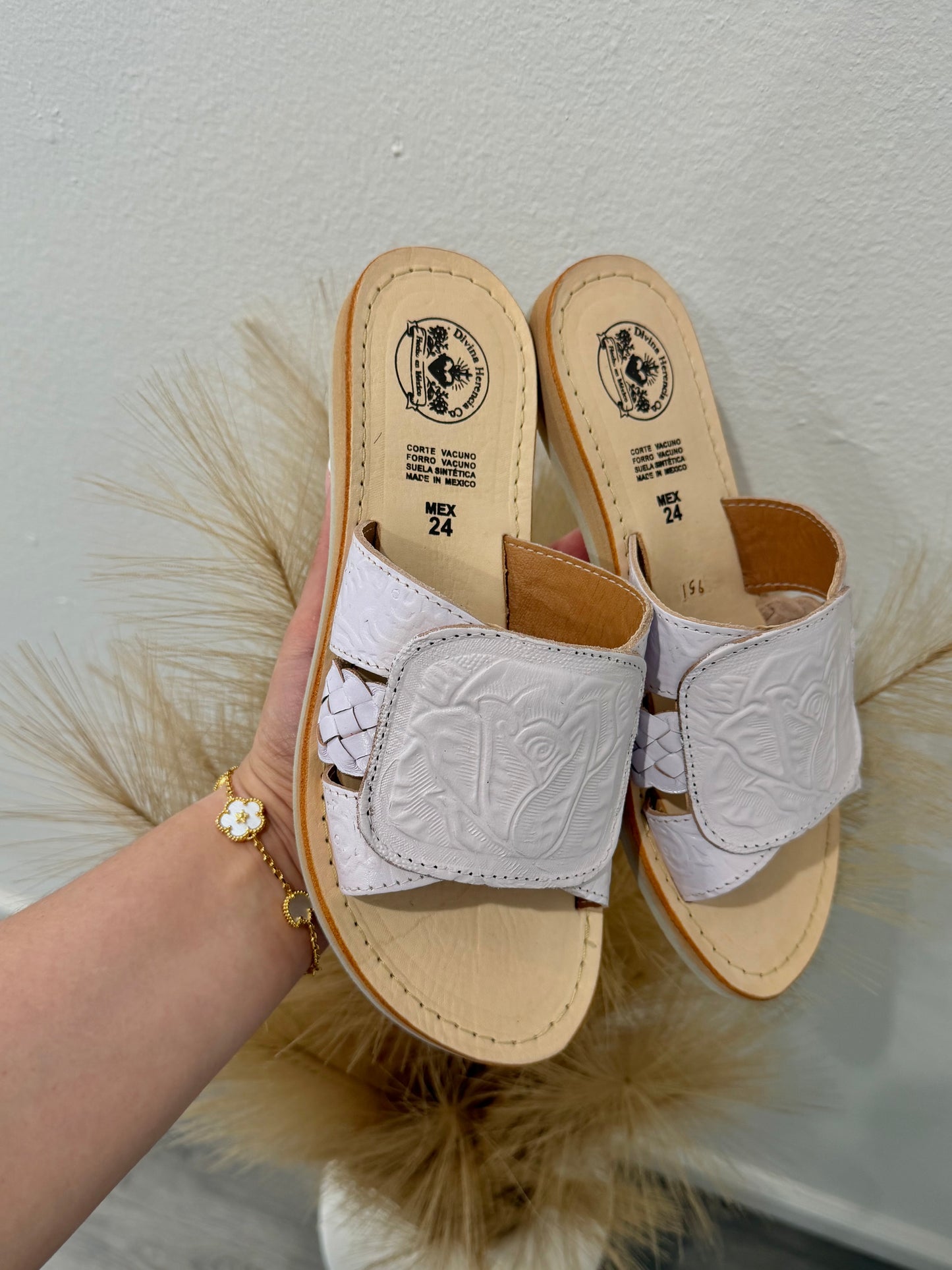 Rosa Blanca White Floral Leather Huaraches