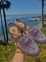 Load image into Gallery viewer, Coquetta Lace Up White Leather Huaraches
