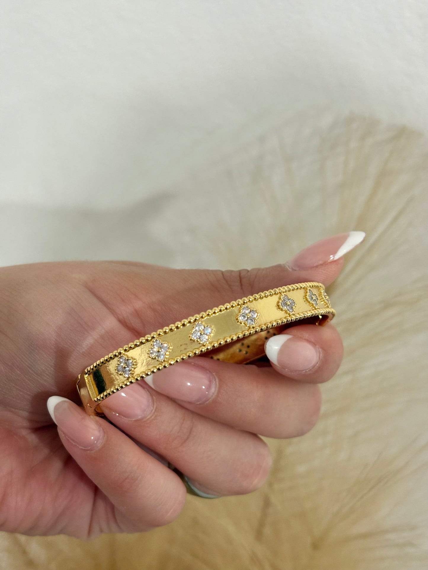 Luxury Beaded Edge Rhinestone Clover Bangle - Stainless Steel Hinge Bracelet
