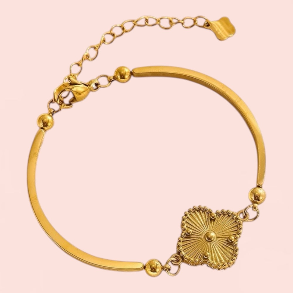 Golden Hour Single Clover Bangle – Elegant Textured Clover Charm Bracelet