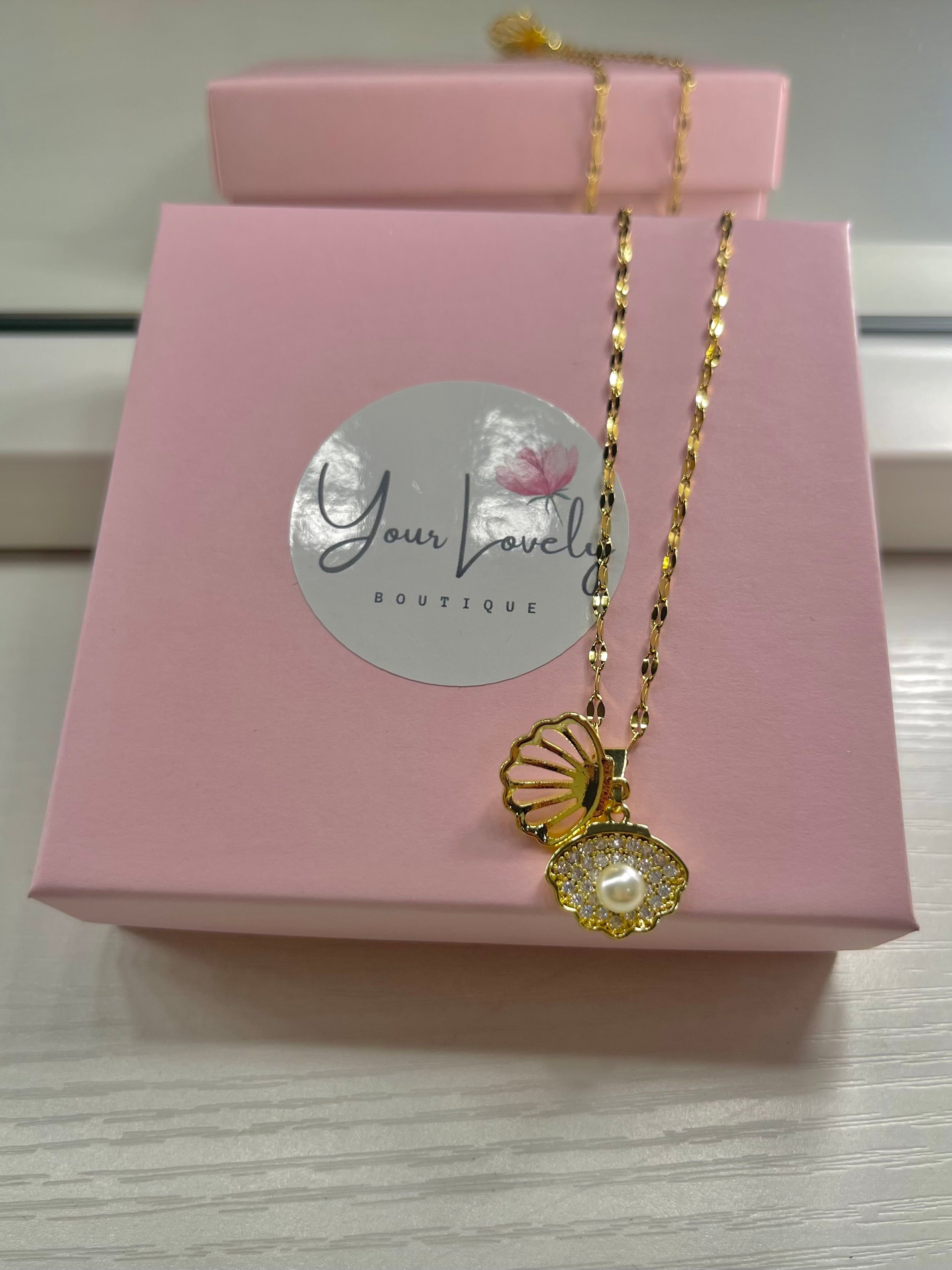 Mar de Amor Seashell Pearl Necklace
