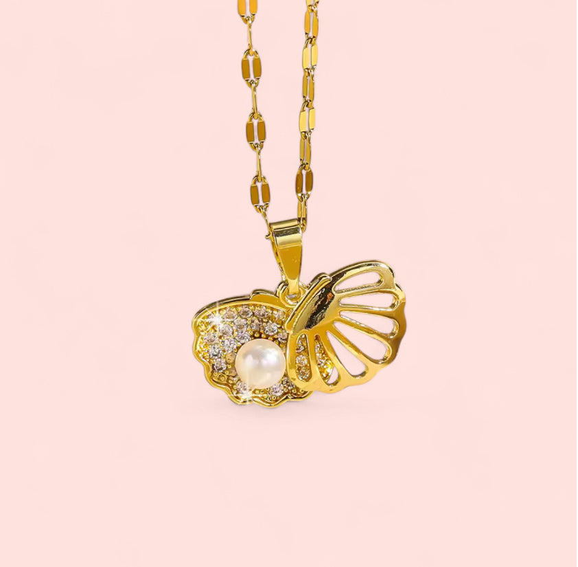 Mar de Amor Seashell Pearl Necklace