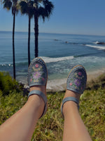 Load image into Gallery viewer, Cielo Floral Embroidered Dusty Blue Leather Huaraches
