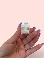 Load image into Gallery viewer, 14k Gold Virgin Mary Heart Earrings
