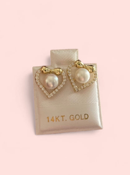 14k Gold Dainty Heart Pearl Earrings