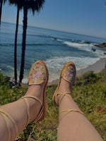 Load image into Gallery viewer, Jardín Floral Embroidery Lace-Up Natural Leather Huaraches
