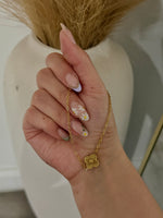 Load image into Gallery viewer, Single Gold Clover Stainless Steel Bracelet
