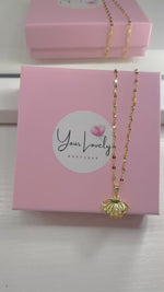 Load and play video in Gallery viewer, Mar de Amor Seashell Pearl Necklace
