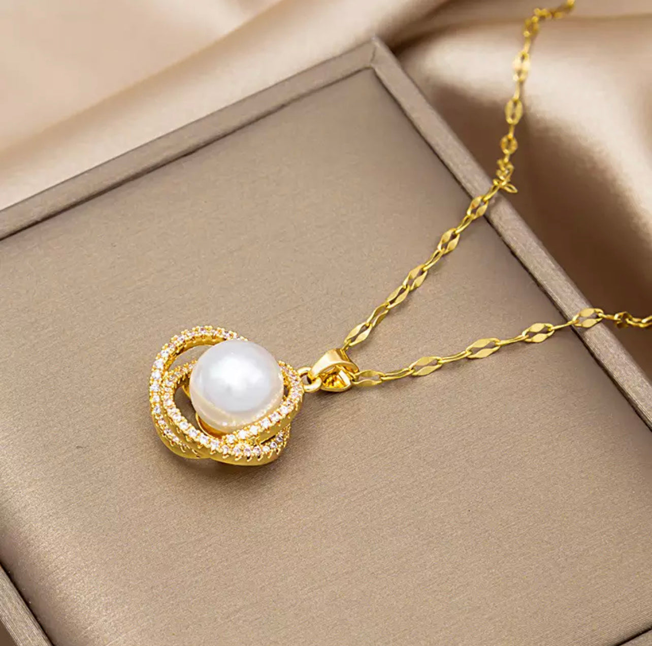 Pearl Pendant Necklace